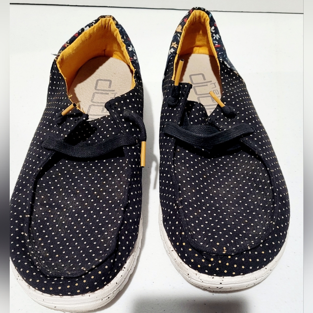 Hey Dudes Womens size 9 Shoes